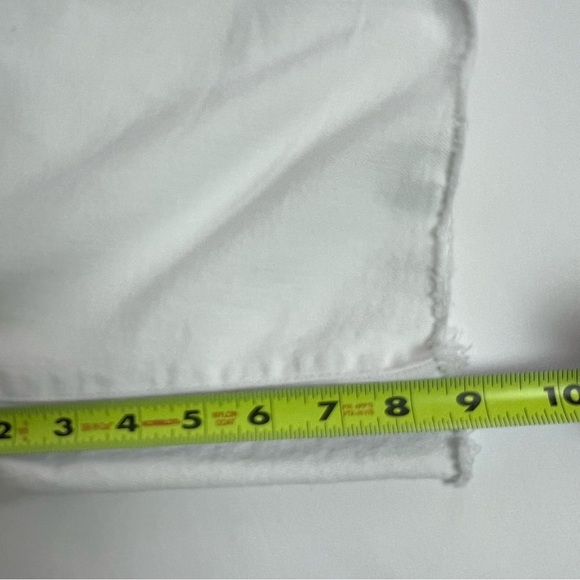 Nine West Women’s Bermuda Shorts Sz 8 White Frayed Hems Pockets Stretch - Picture 10 of 10